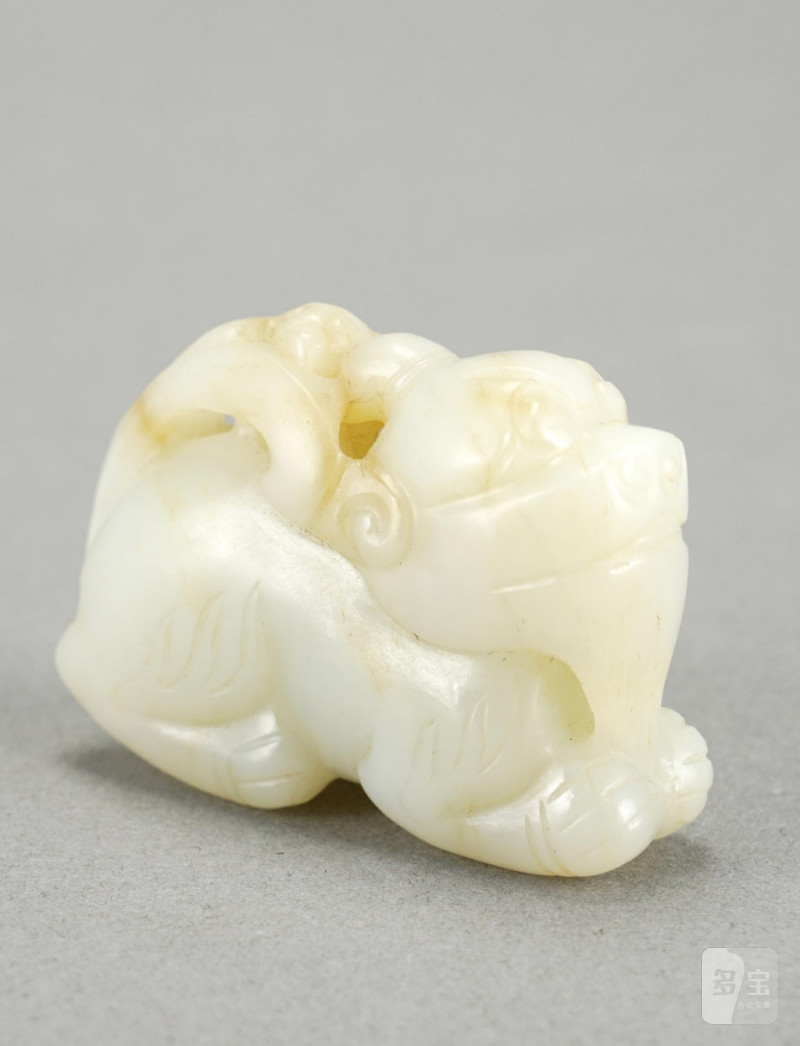    清 白玉瑞獸手把件